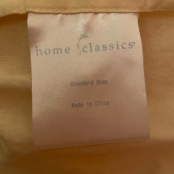 Home Classics Queen Size Quilted Coverlet and Matching Pillow Shams - Picture 13 of 13